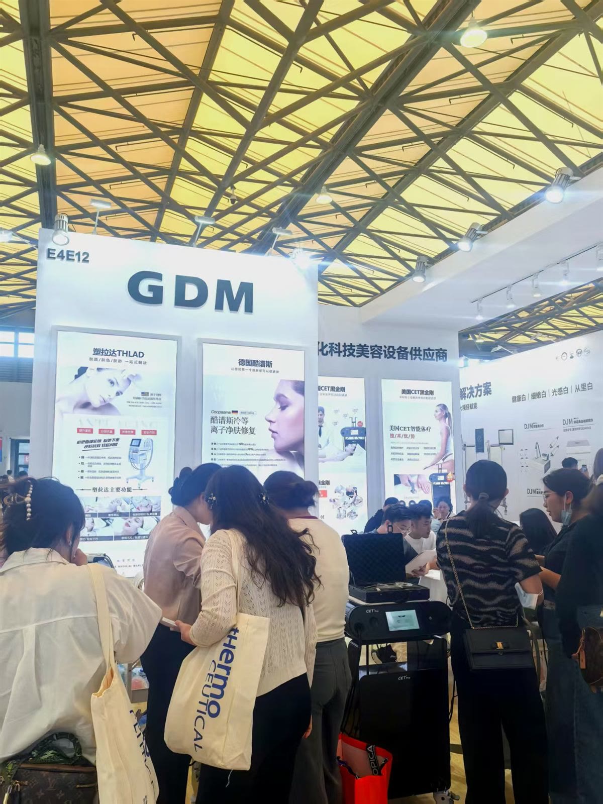 上海展会现场技术展示 · 展会现场图片 3